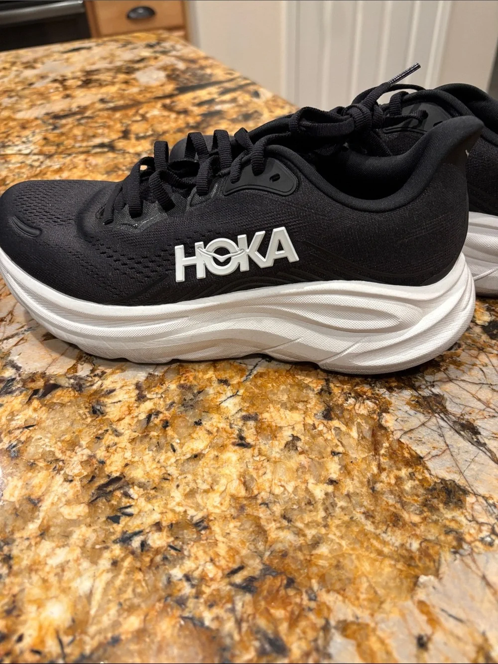 HOKA Clifton 11 size 8 B